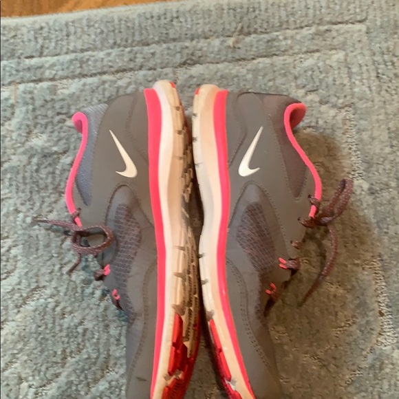 Nike - Picture 3 of 6